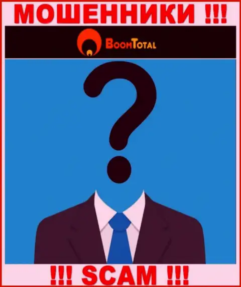Ни имен, ни фотографий тех, кто руководит компанией Boom-Total Com в сети нигде нет
